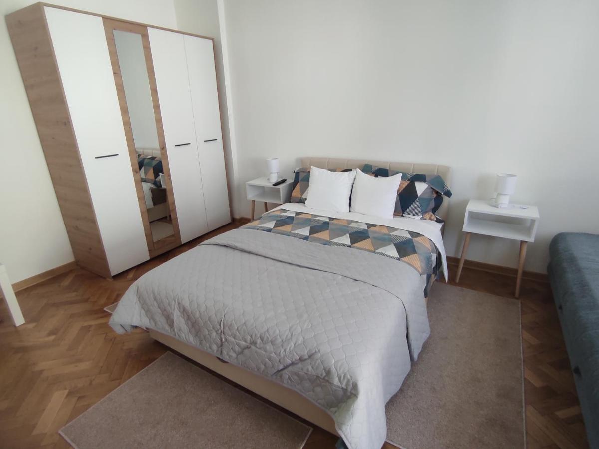 Apartman Nicolas Belgrad Exterior foto
